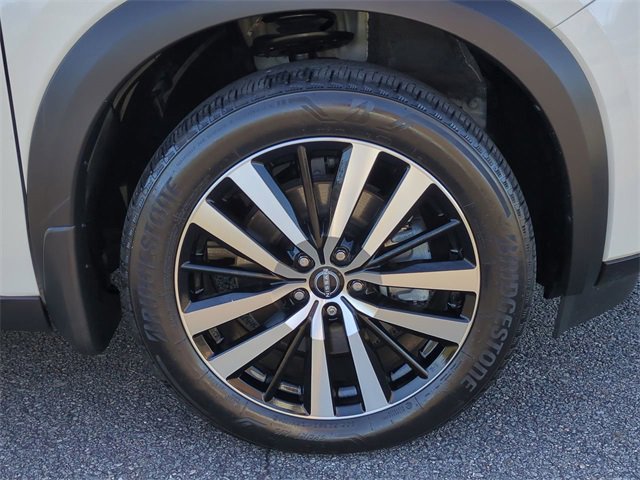 Used 2024 Nissan Pathfinder Platinum w/ Cargo Package image 10