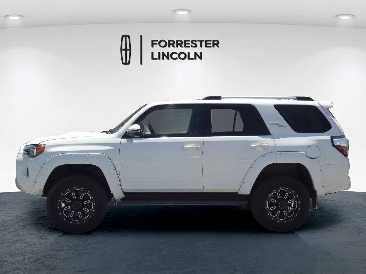 Used 2018 Toyota 4Runner TRD Off-Road Premium AWD/4WD image 6