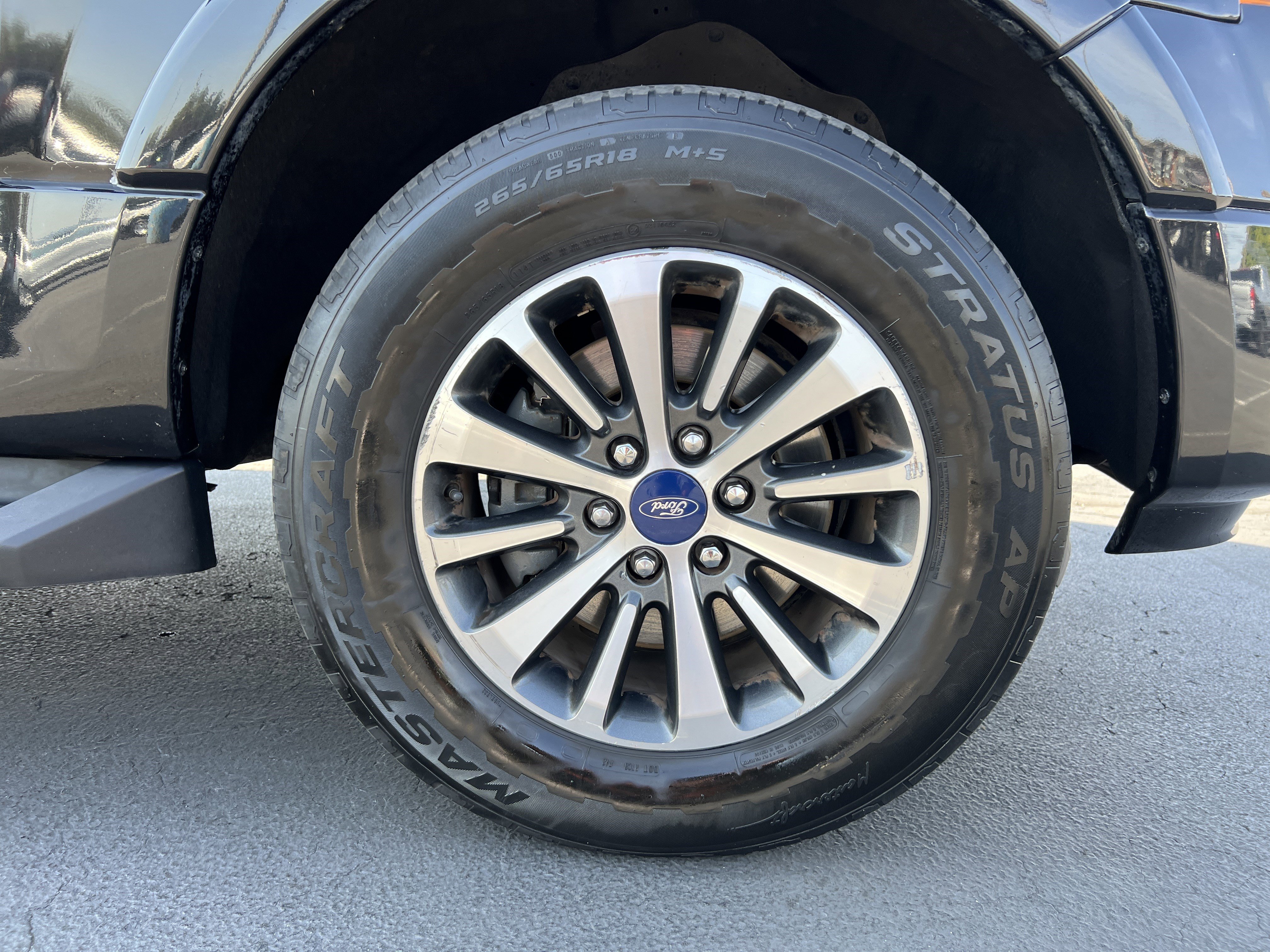 Used 2015 Ford Expedition XLT image 10