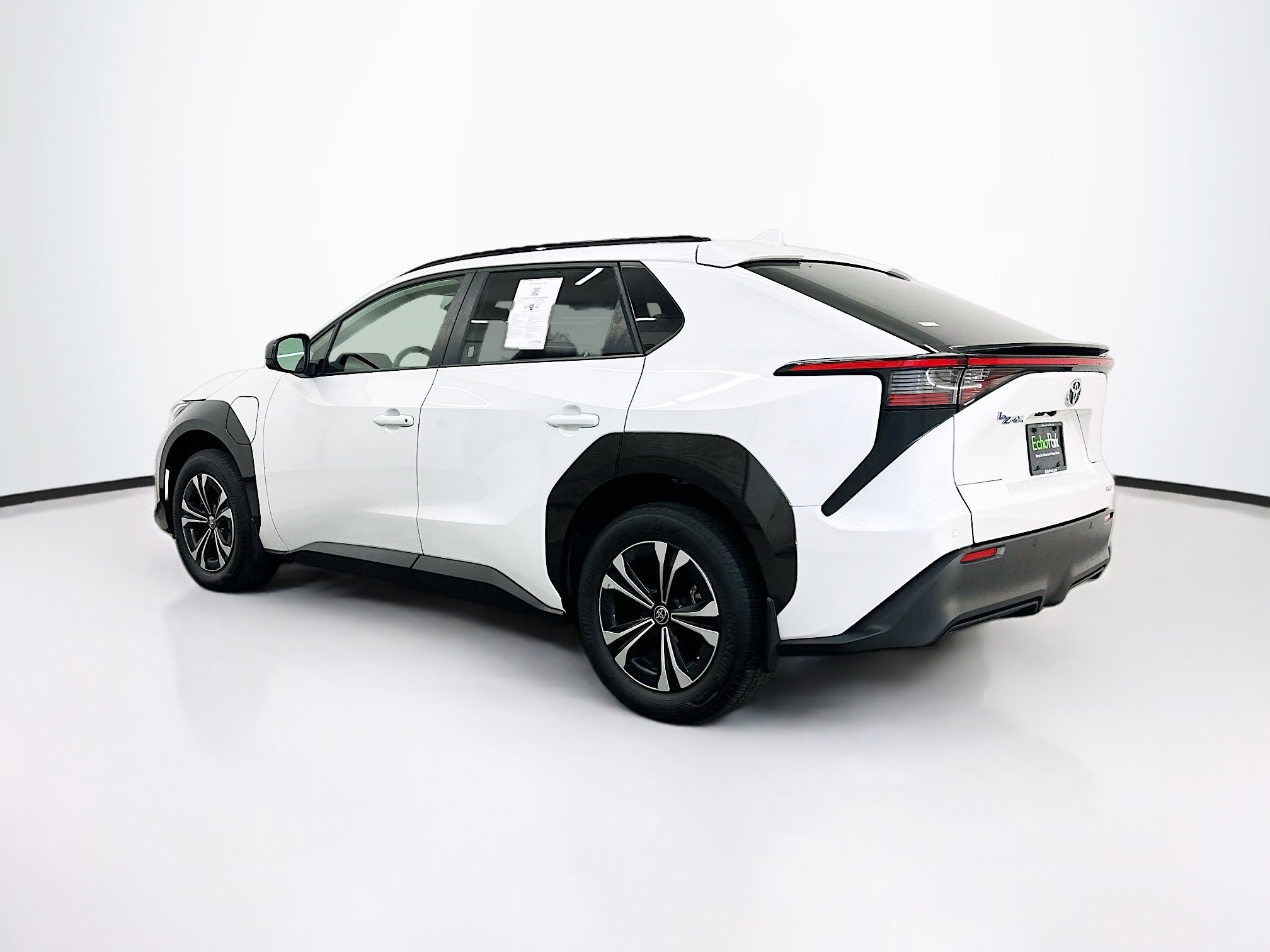 Used 2023 Toyota bZ4X XLE w/ Weather Package image 5