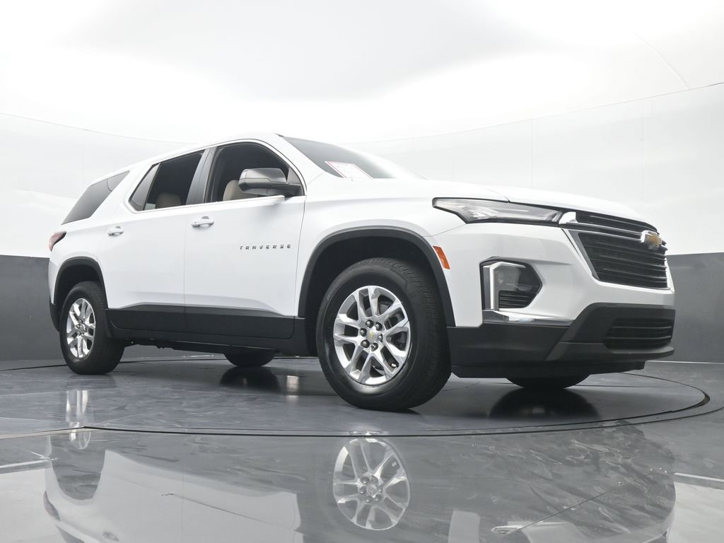 Used 2022 Chevrolet Traverse LS image 60