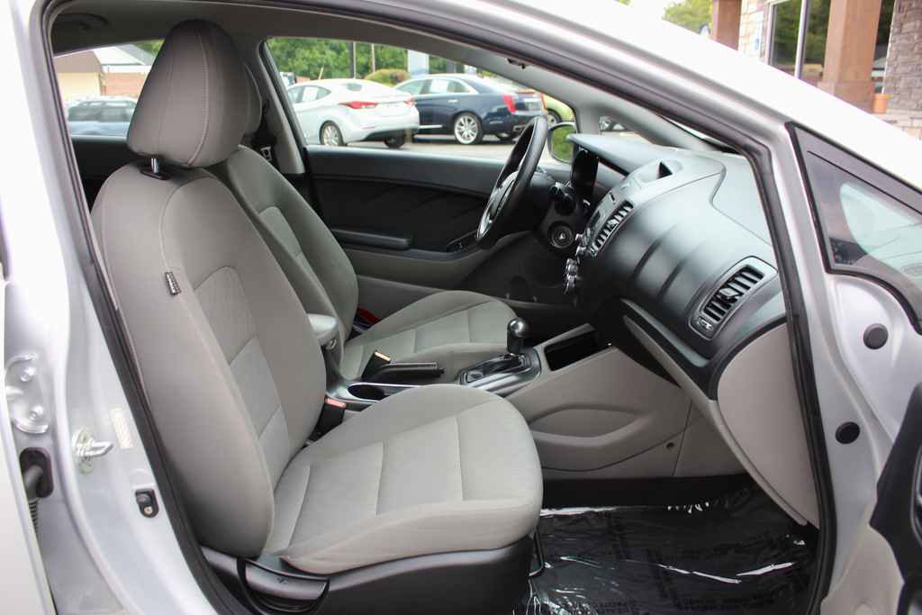 Used 2015 Kia Forte LX FWD image 25