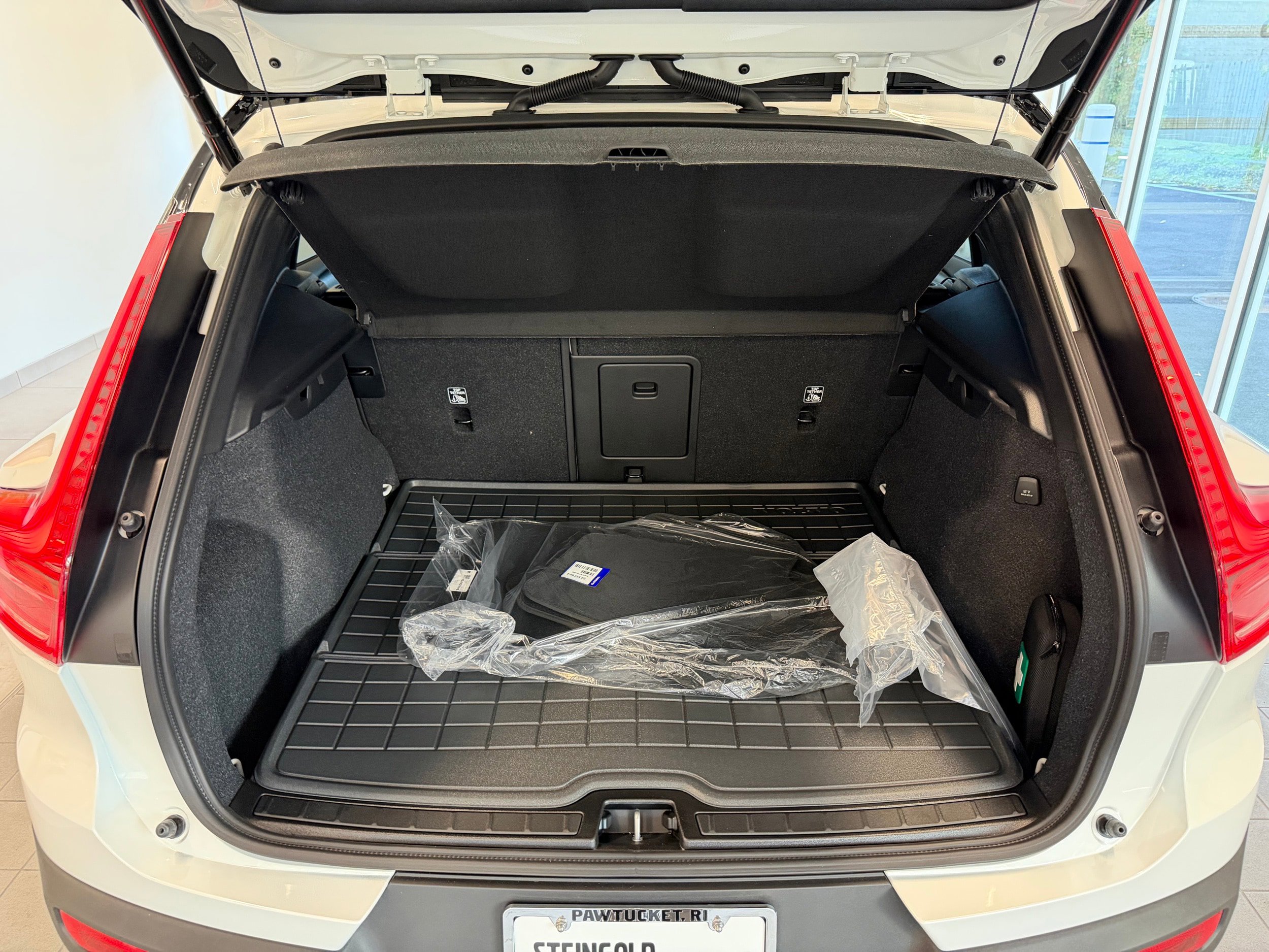 New 2026 Volvo EX40 Plus w/ Climate Package RWD image 32