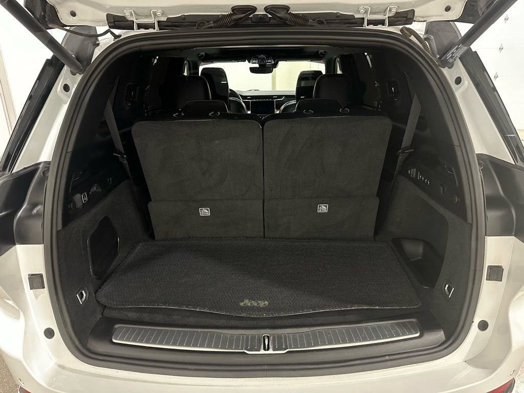 Used 2023 Jeep Grand Cherokee L Summit w/ High Altitude Package image 10