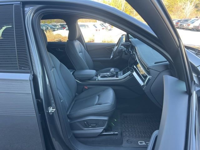 Used 2025 Audi Q7 2.0T Premium w/ Convenience Plus Package image 37