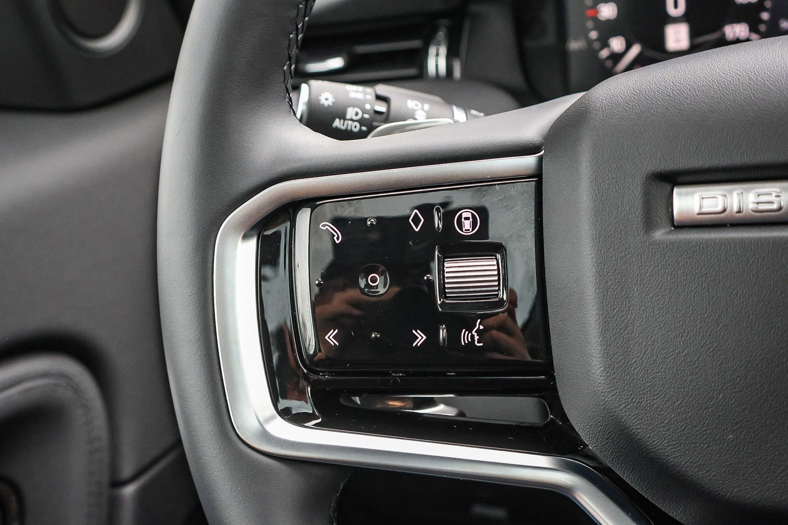 Used 2024 Land Rover Discovery Sport S image 35