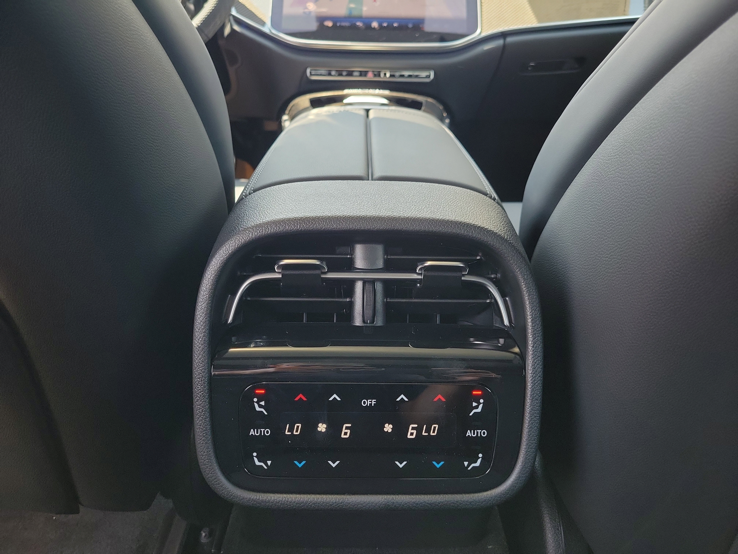 New 2026 Mercedes-Benz E 53 AMG e 4MATIC Sedan image 10