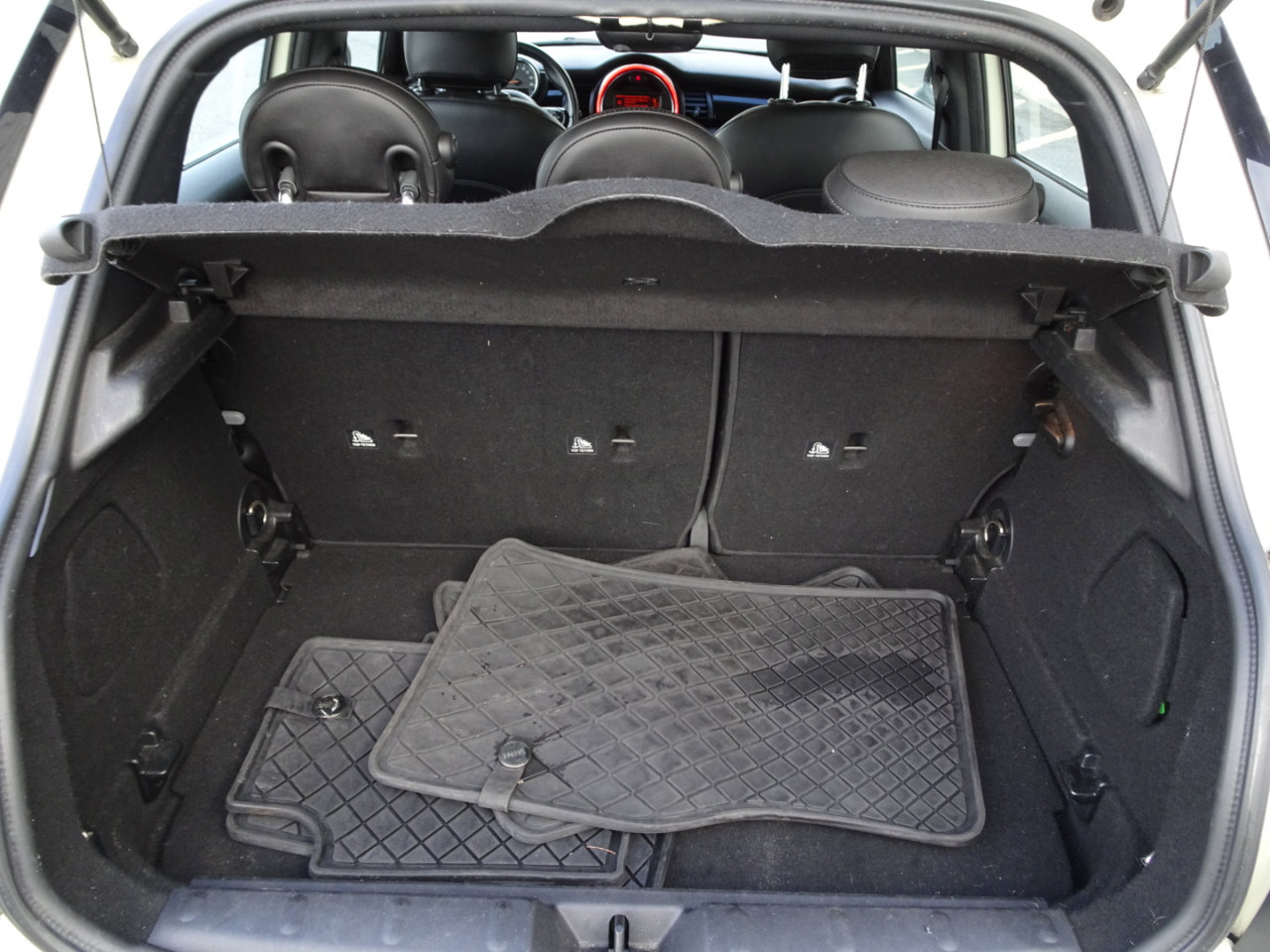 Used 2016 MINI Cooper 4-Door Hardtop image 8