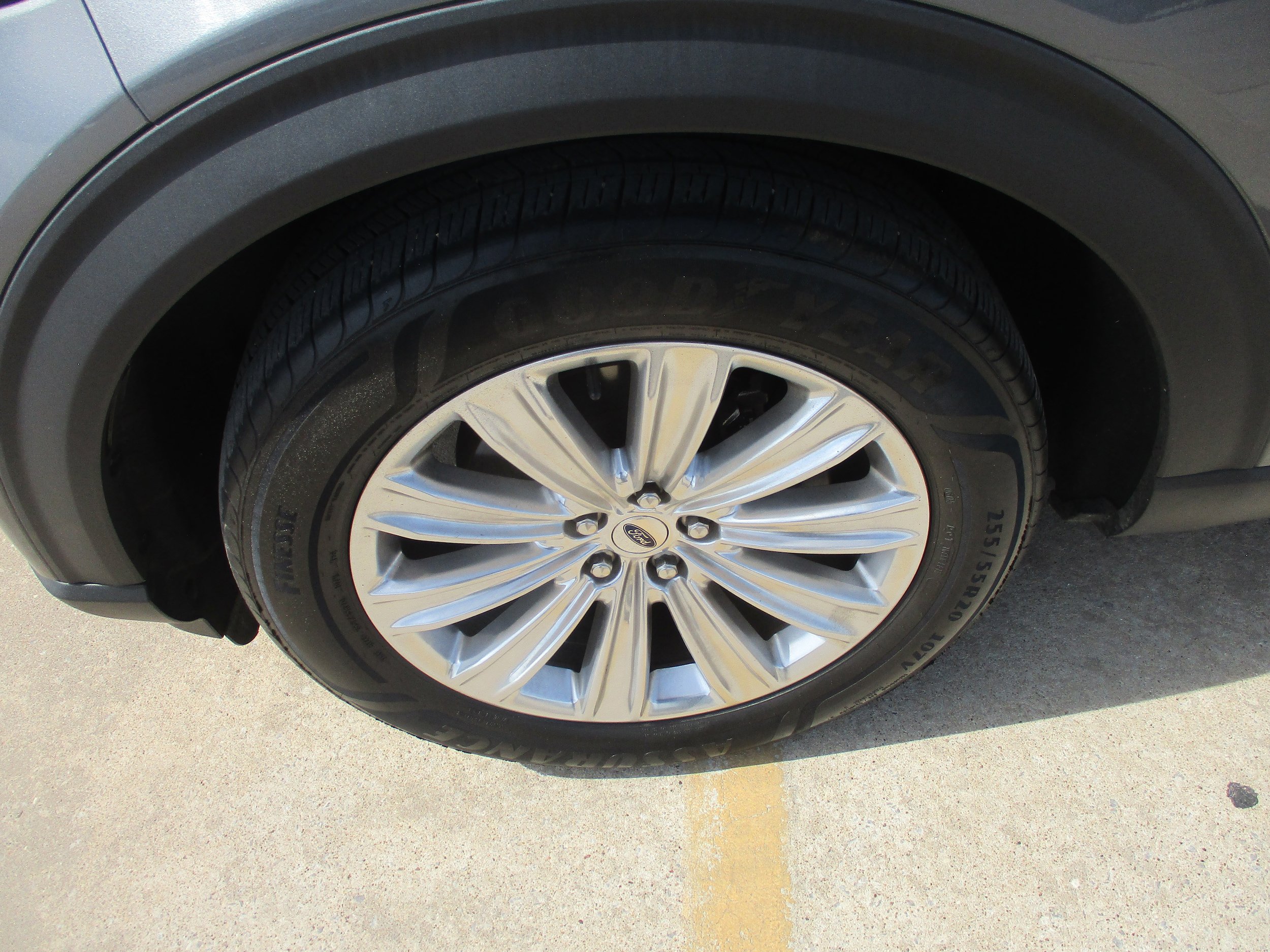 Used 2021 Ford Explorer Limited w/ Equipment Group 301A RWD image 3
