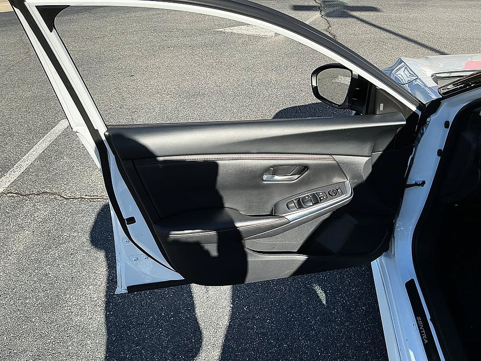 Certified 2024 Nissan Sentra SR FWD image 11