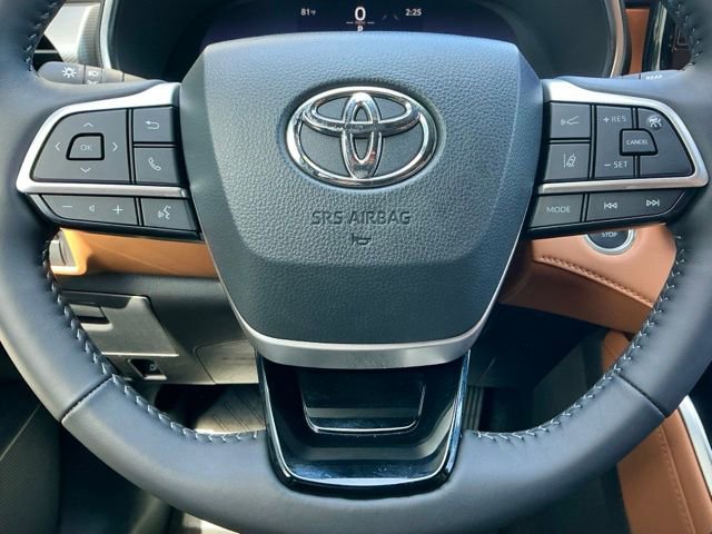 Used 2025 Toyota Highlander Platinum image 23
