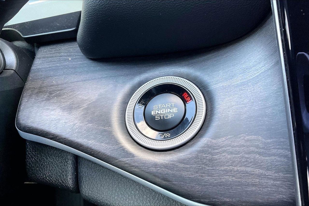 Certified 2025 Jeep Grand Cherokee Limited w/ Black Appearance Package image 28