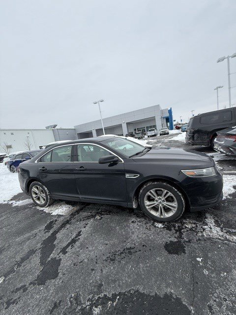 Used 2018 Ford Taurus SE image 4