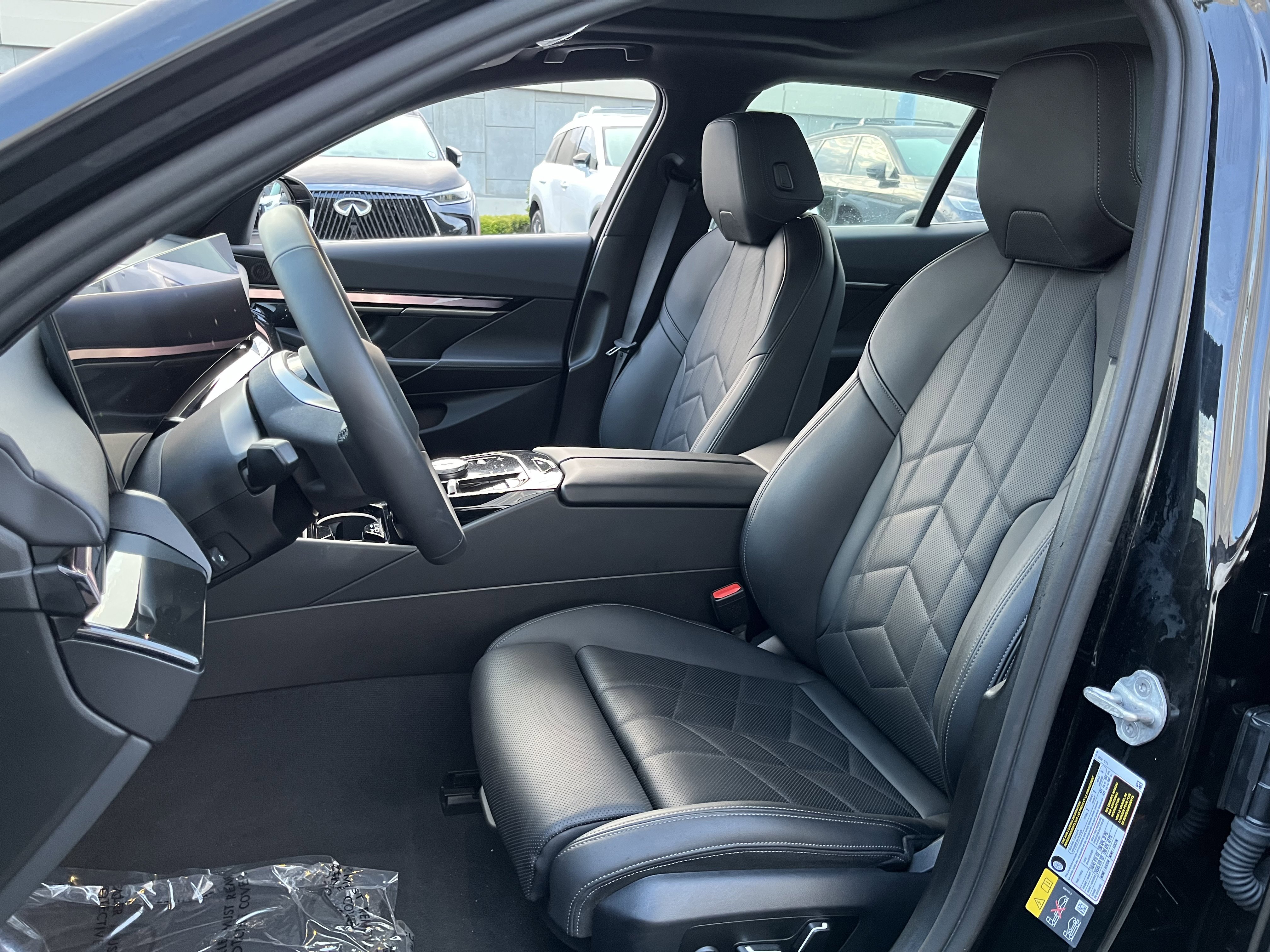 Used 2025 BMW i5 eDrive40i RWD image 2