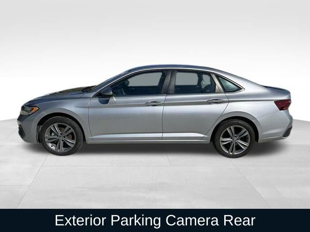 Used 2022 Volkswagen Jetta SE image 5