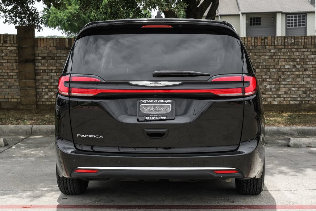 Used 2024 Chrysler Pacifica Touring-L FWD image 18