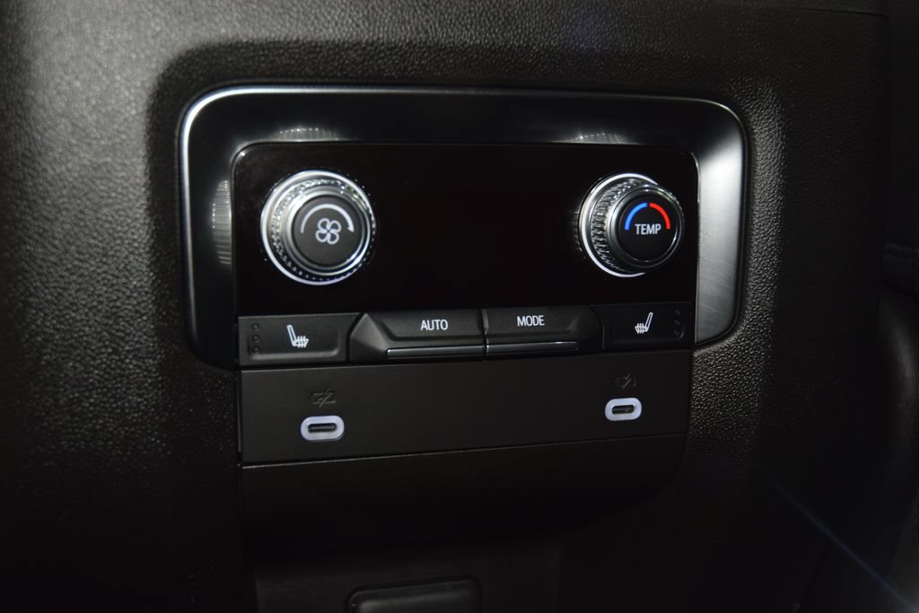 Used 2024 GMC Yukon XL Denali AWD/4WD image 46