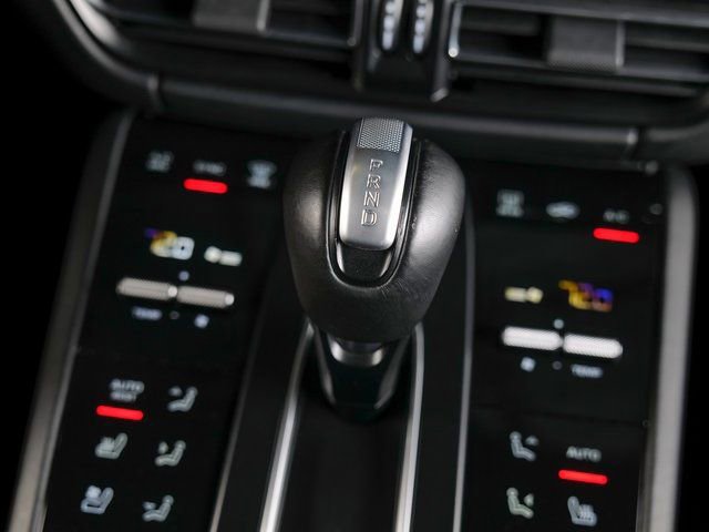 Certified 2023 Porsche Macan image 17