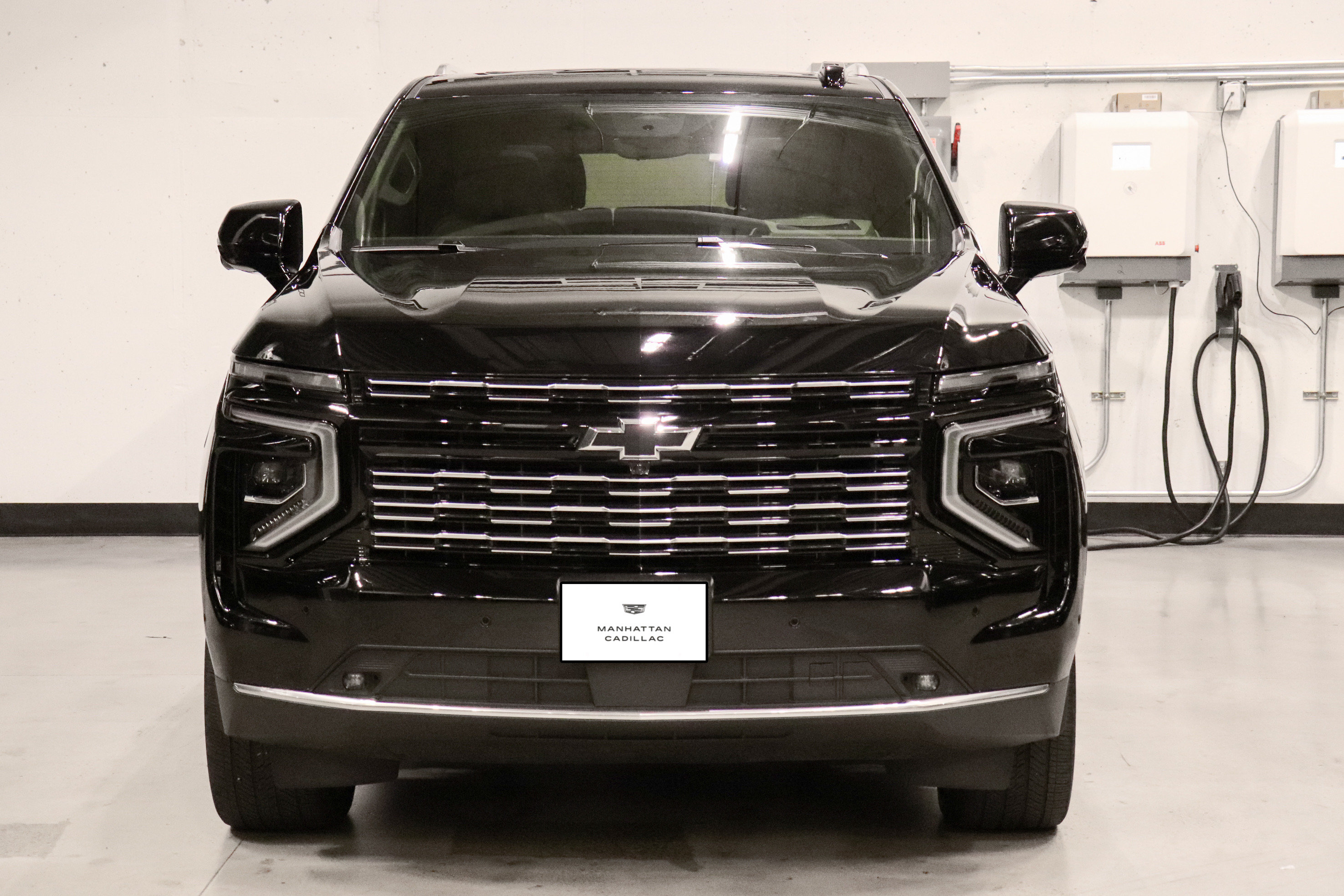 Used 2025 Chevrolet Suburban High Country AWD/4WD image 8