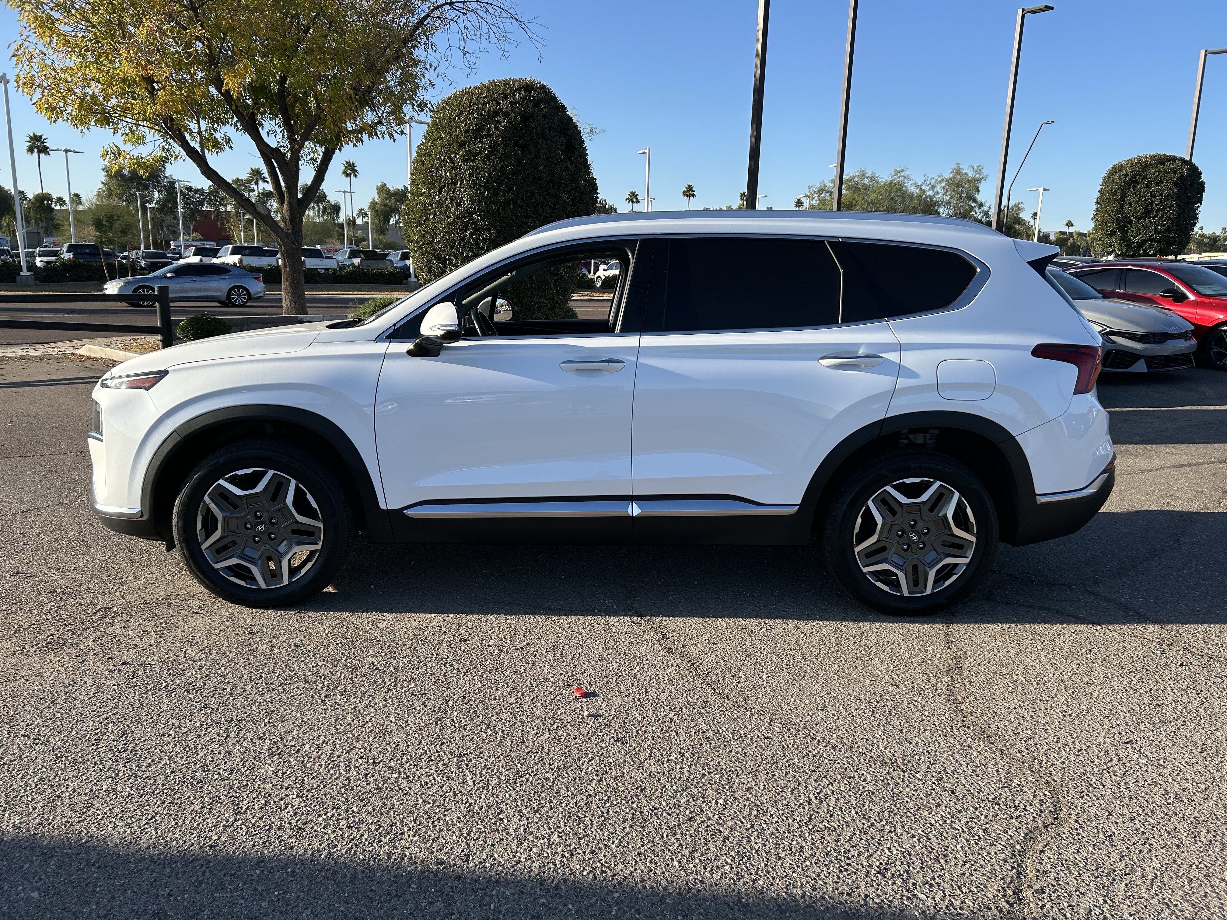 Used 2022 Hyundai Santa Fe SEL Premium image 3