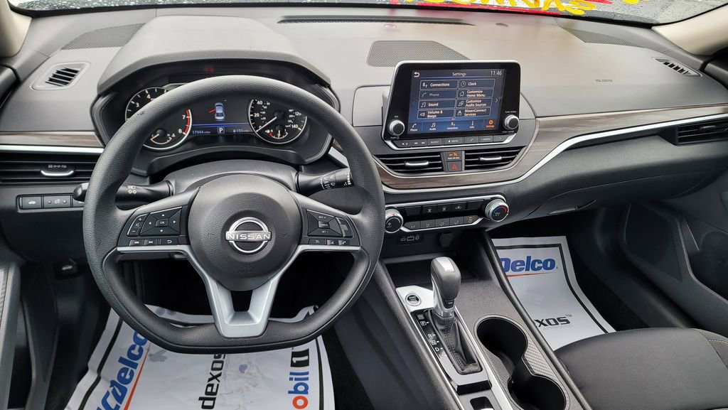 Used 2025 Nissan Altima 2.5 SV image 24