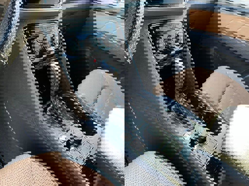 Used 2022 Volkswagen Atlas Cross Sport SEL Premium R-Line image 19