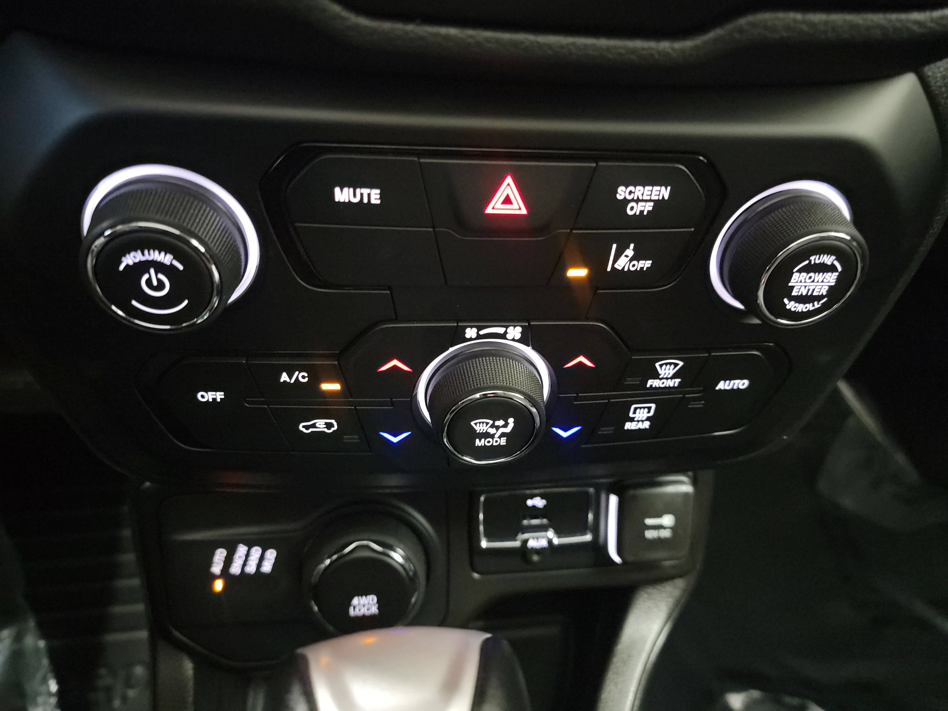 Used 2023 Jeep Renegade Latitude w/ Sun/Sound Group AWD/4WD image 21