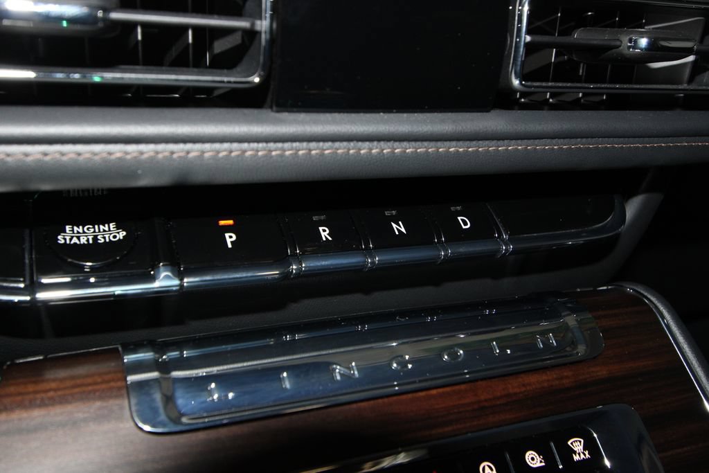 Used 2026 Lincoln Aviator Reserve AWD/4WD image 17