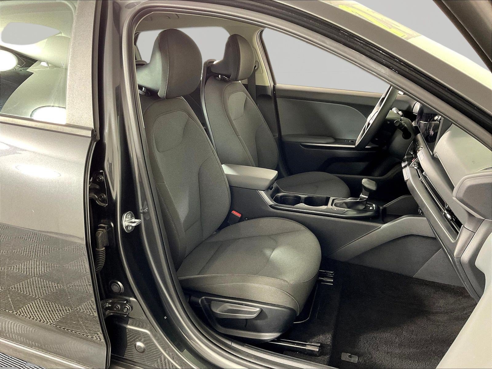 Used 2025 Kia K4 FWD image 27