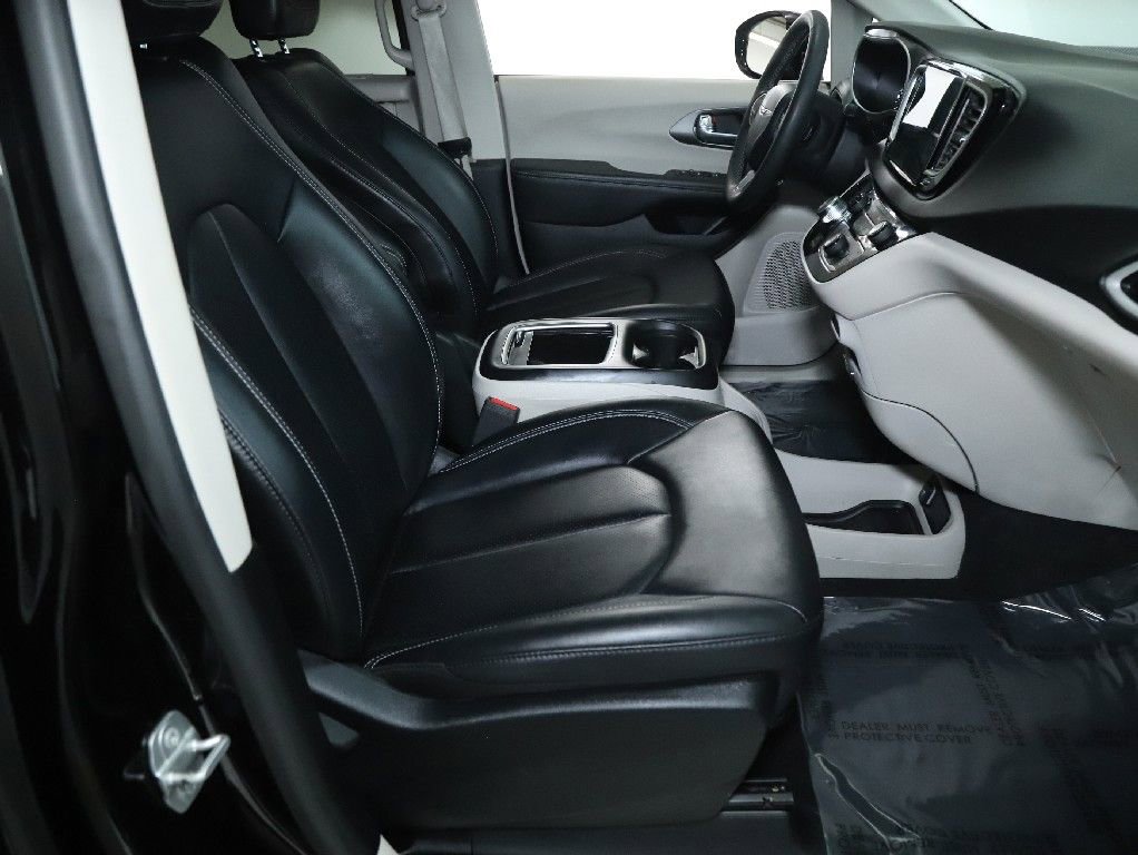 Used 2024 Chrysler Pacifica Touring-L image 34