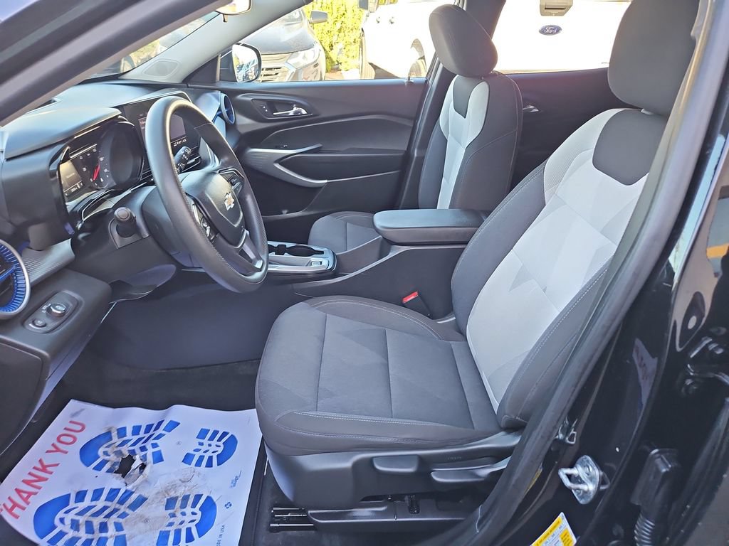 Used 2024 Chevrolet Trax LS FWD image 10