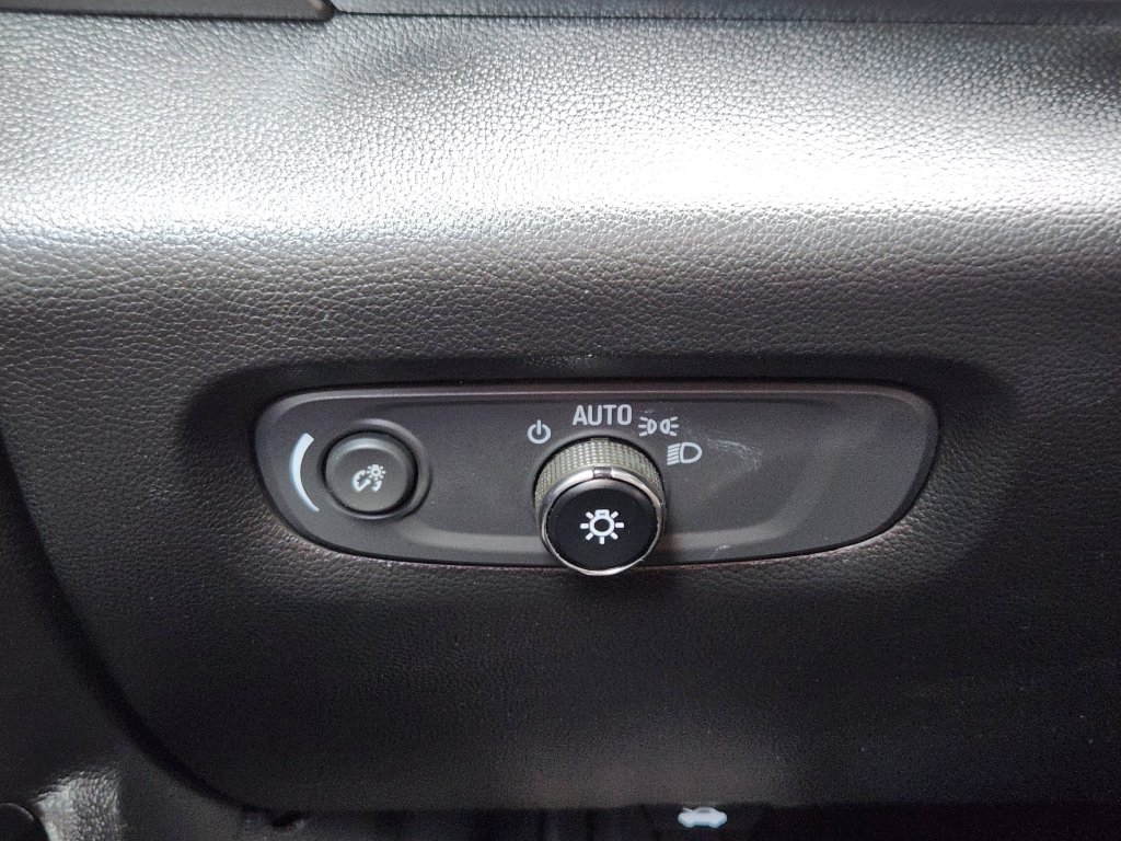 Used 2023 Chevrolet Traverse LT AWD/4WD image 13