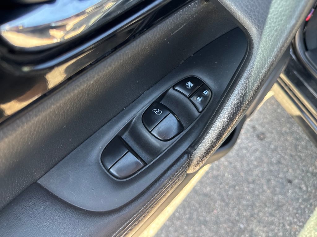 Used 2018 Nissan Rogue Sport SL w/ SL Premium Package FWD image 11