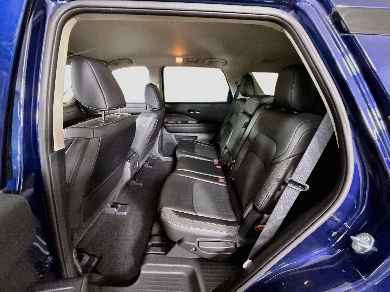 Used 2026 Nissan Pathfinder SL FWD image 16