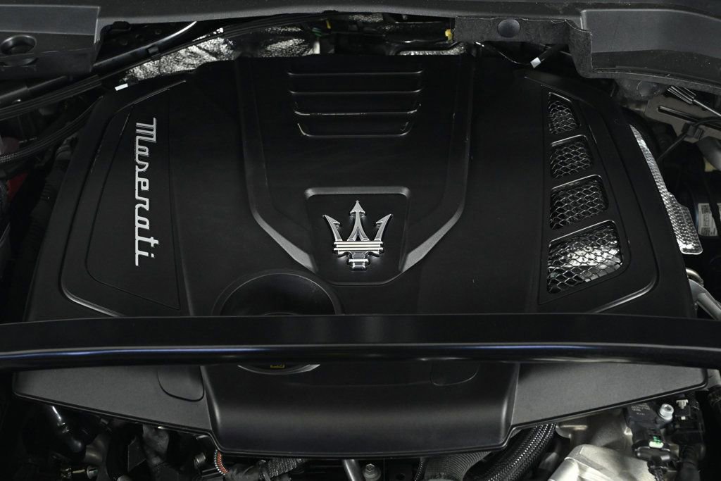Used 2025 Maserati Grecale GT image 27
