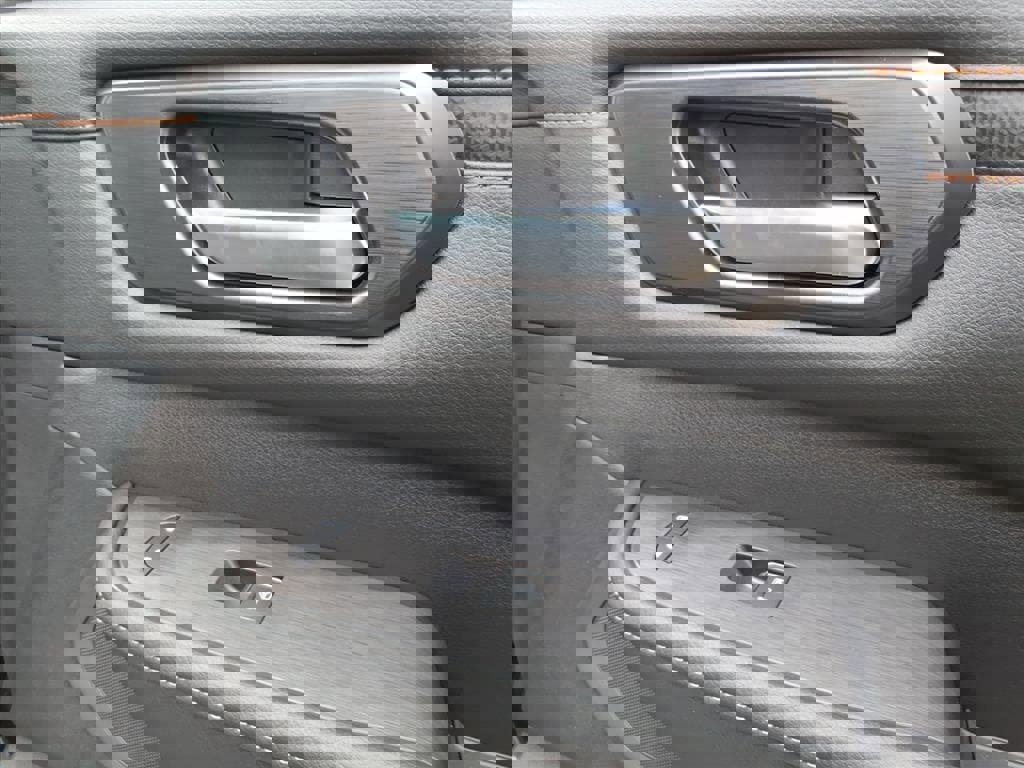 Used 2025 Nissan Armada PRO-4X w/ Pro-4X Premium Package image 9