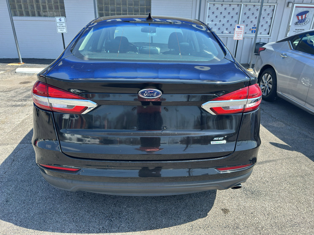 Used 2020 Ford Fusion SE image 2