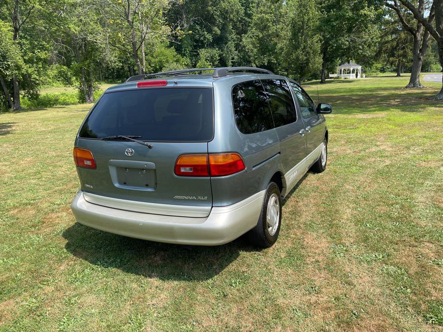Used 1999 Toyota Sienna LE FWD image 25