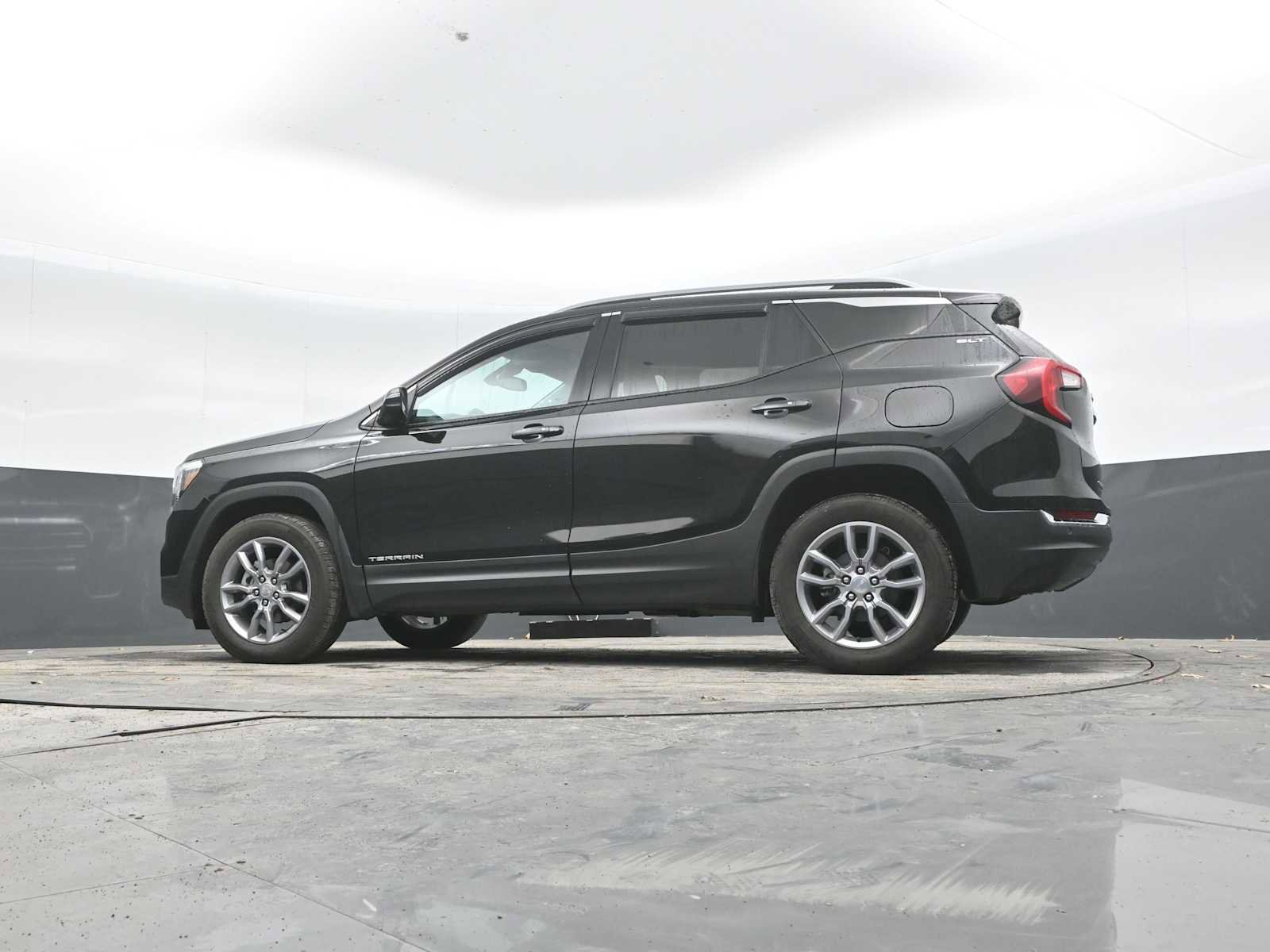 Used 2022 GMC Terrain SLT w/ Infotainment Package II image 22