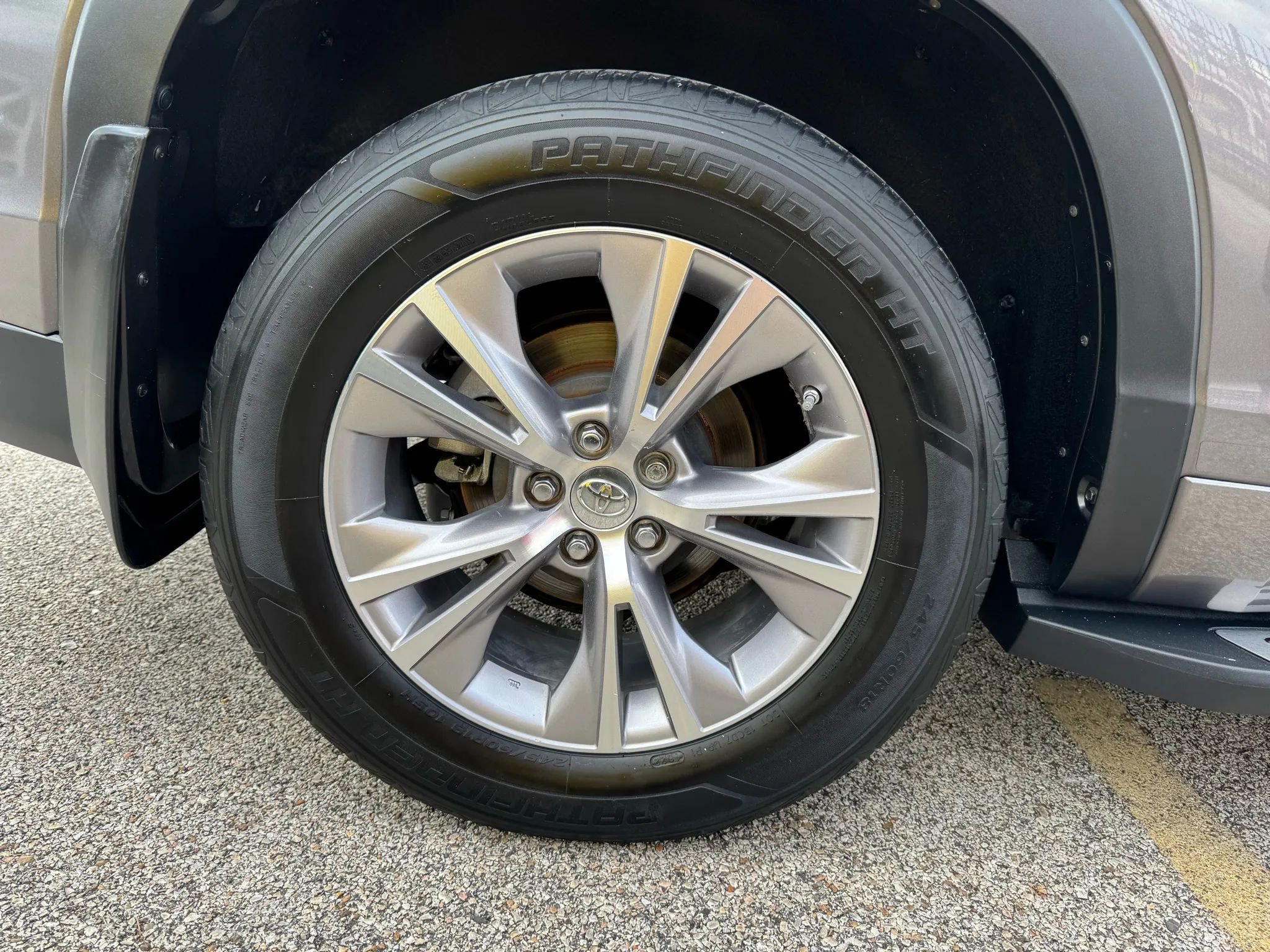 Used 2015 Toyota Highlander LE image 13