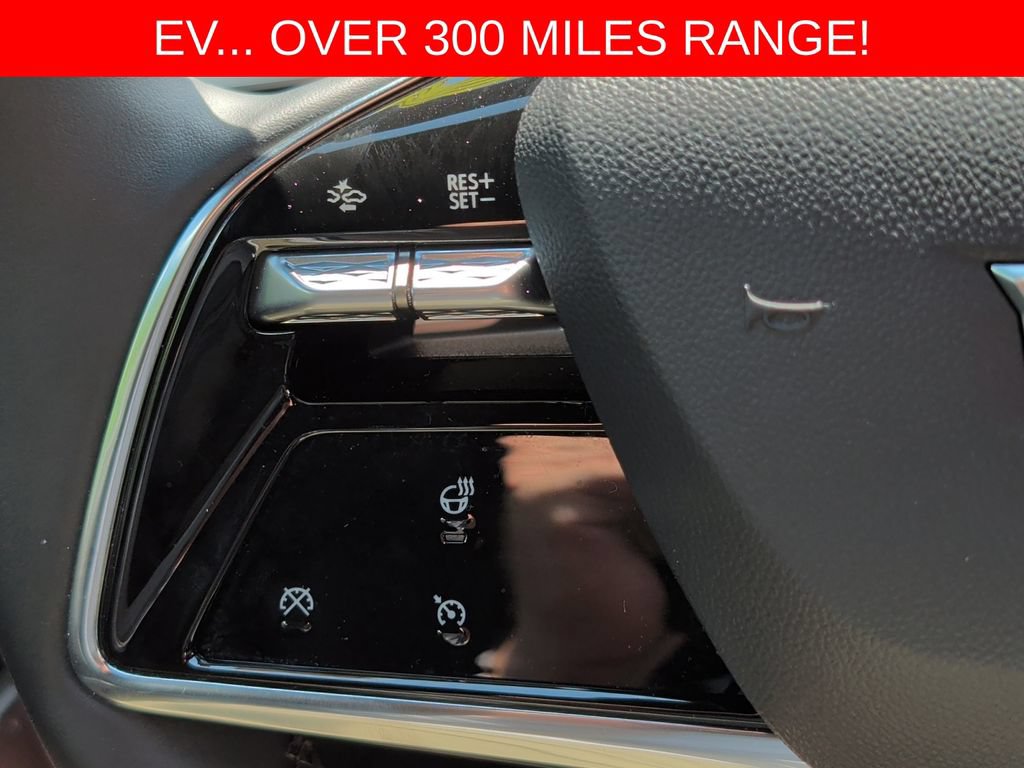 Used 2024 Cadillac Lyriq Luxury w/ LPO, Floor Liner Package AWD/4WD image 12