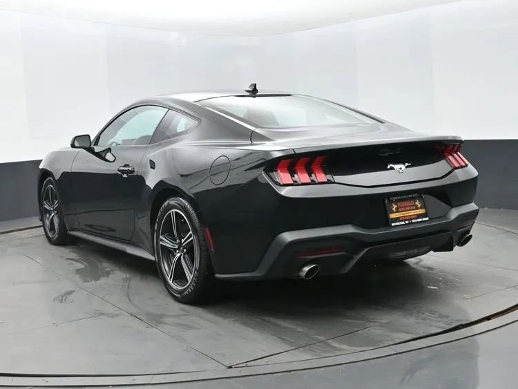 Used 2024 Ford Mustang Coupe image 9