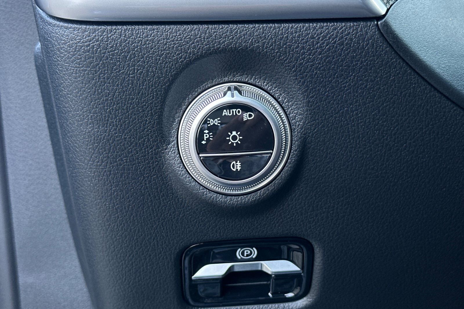 New 2025 Mercedes-Benz C 300 4MATIC Sedan image 27