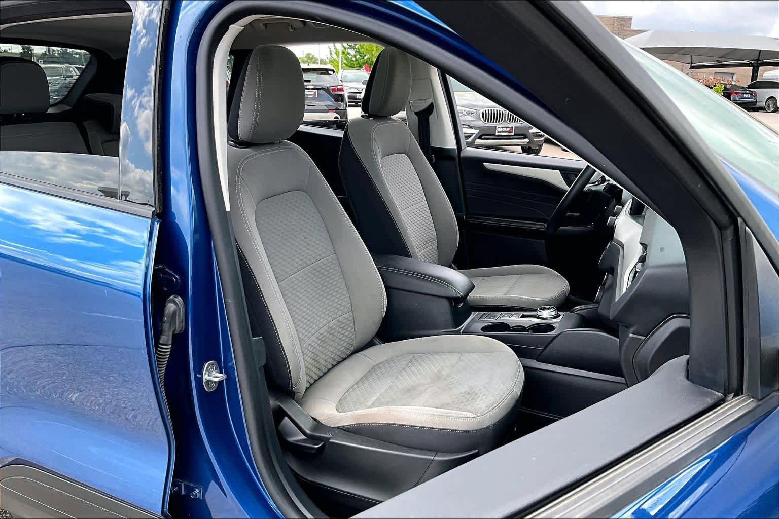 Used 2022 Ford Escape SE w/ SE Sport Appearance Package AWD/4WD image 9