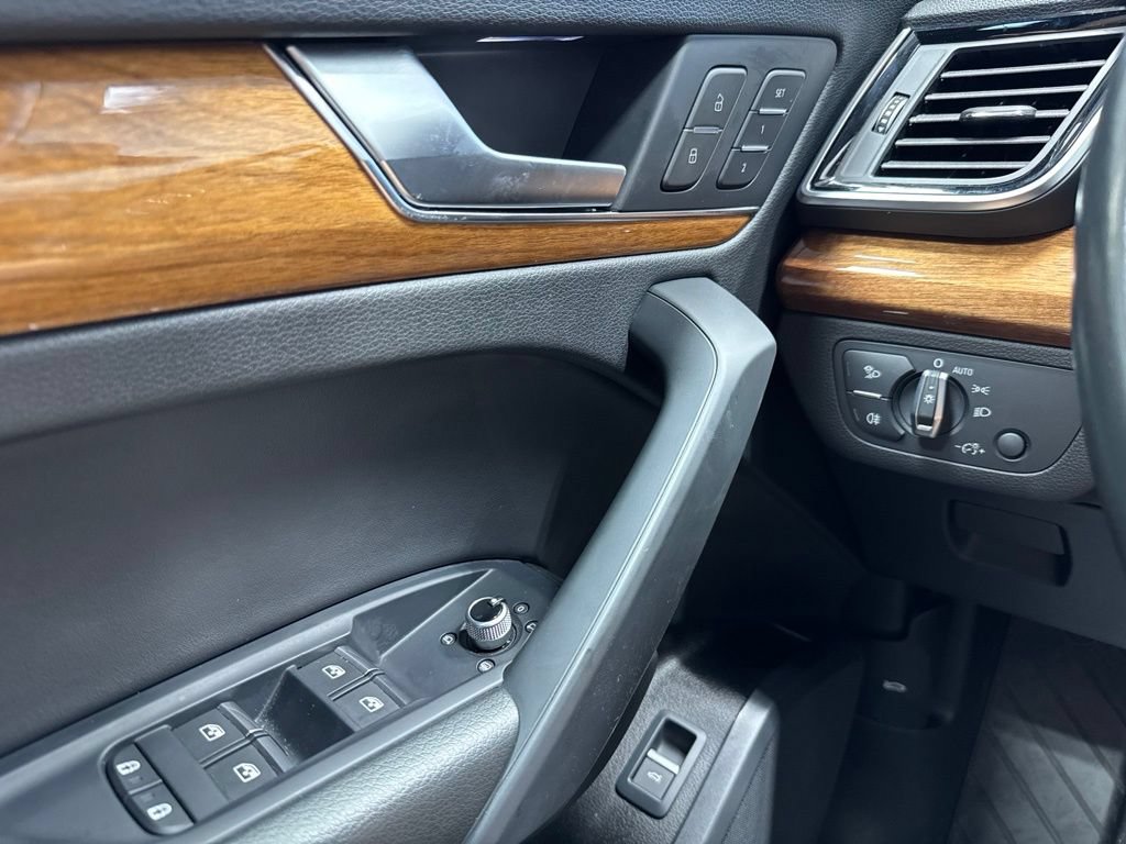 Used 2023 Audi Q5 2.0T Premium w/ Convenience Package AWD/4WD image 9