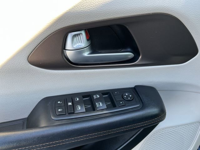 Used 2017 Chrysler Pacifica LX image 17