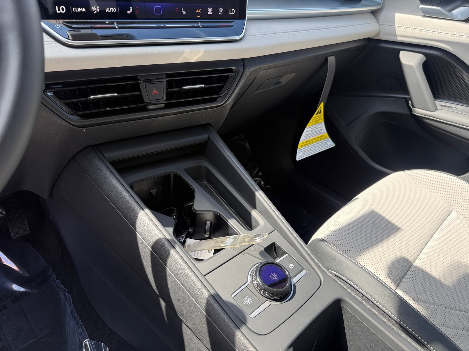 New 2026 Volkswagen Tiguan SE FWD image 13