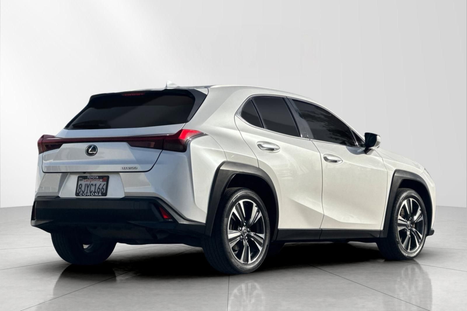 Used 2019 Lexus UX 200 image 3