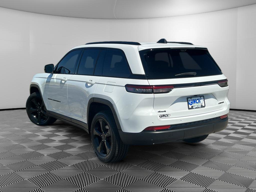 Used 2023 Jeep Grand Cherokee Limited w/ Luxury Tech Group II AWD/4WD image 2