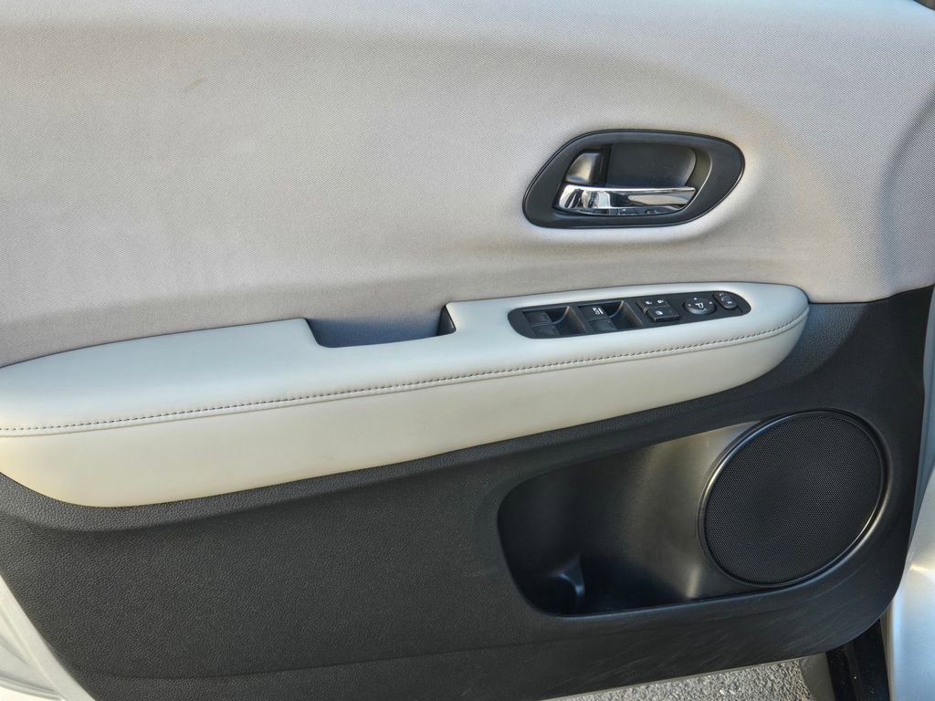 Used 2016 Honda HR-V LX image 10